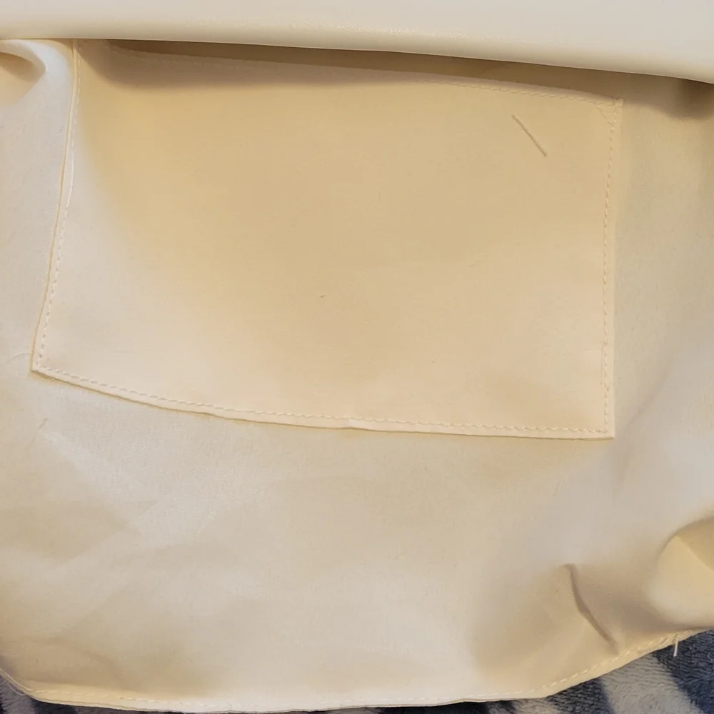 Valentino Orlandi NWT White  Crossbody Bag with Logo and Coin Purse. 10x8.5x3 - Picture 3 of 4